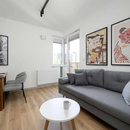 شقة Stylish With Balcony And Underground Parking By Renters فروتسواف