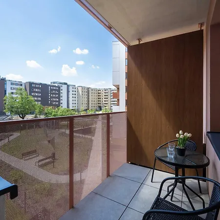 Stylish With Balcony And Underground Parking By Renters شقة فروتسواف