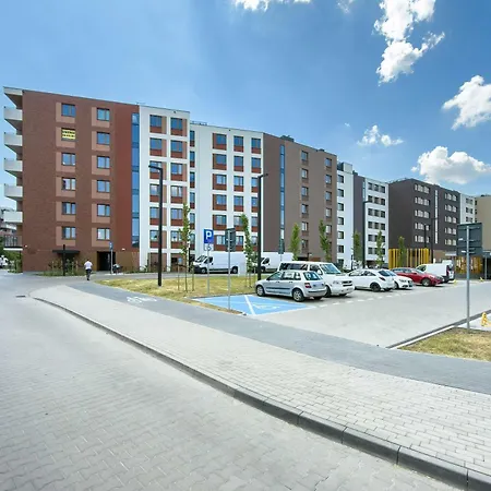 Stylish With Balcony And Underground Parking By Renters شقة *
